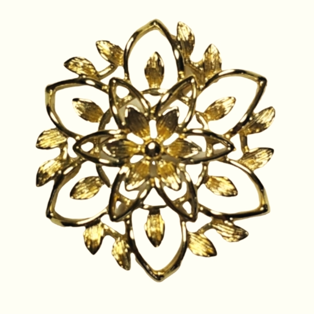 1962 Vintage Peta-Lure Sarah Coventry 3D Flower Brooch Golden